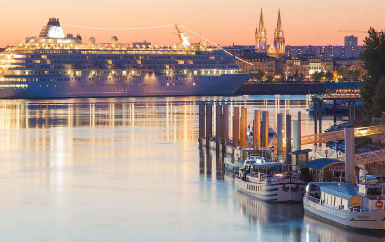 Bordeaux yacht charter