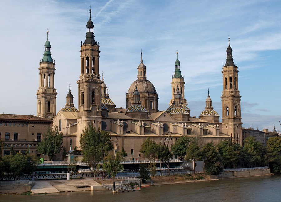 Zaragoza, Spain private helicopter charter services