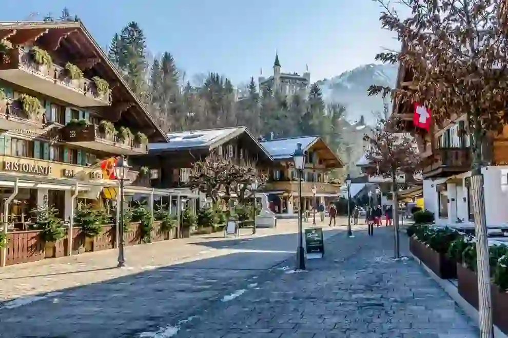 Gstaad helicopter transfer route network