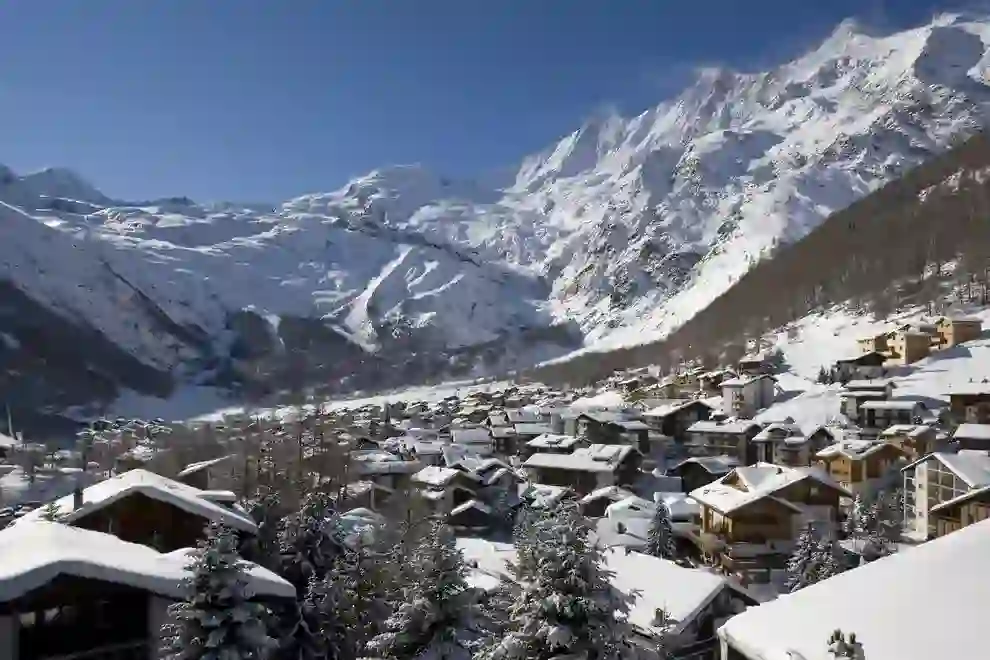 Saas-Fee helicopter transfer route network