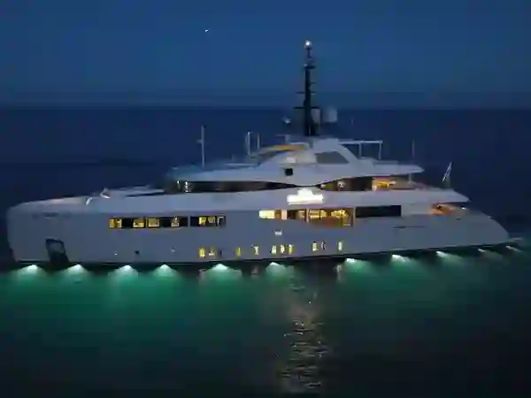 Quasar 93/153 motor yacht charter