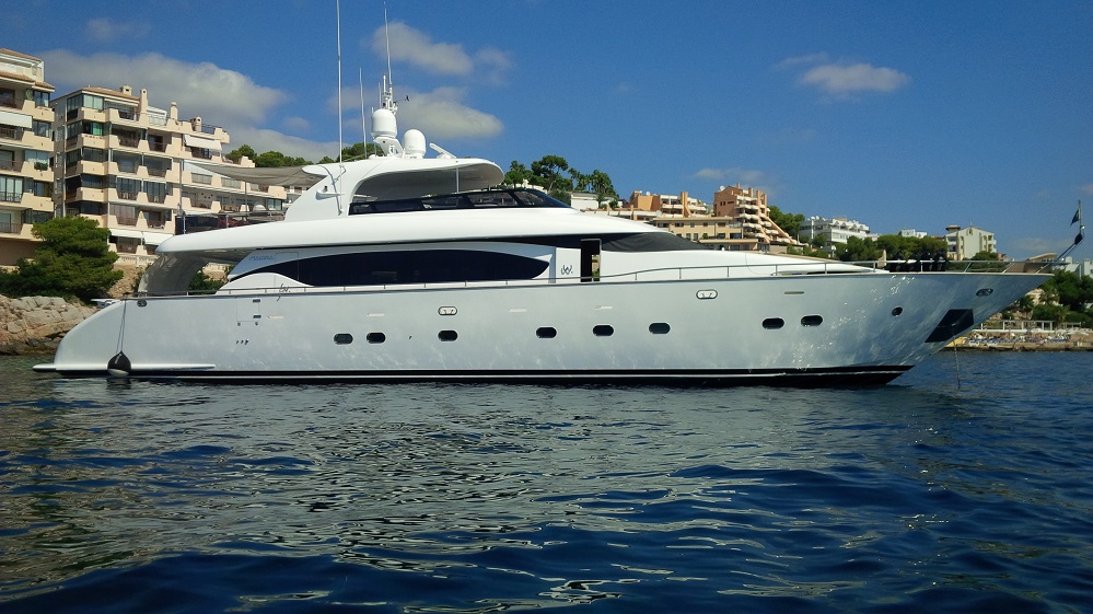 Luxury mega-yacht charter in Pula